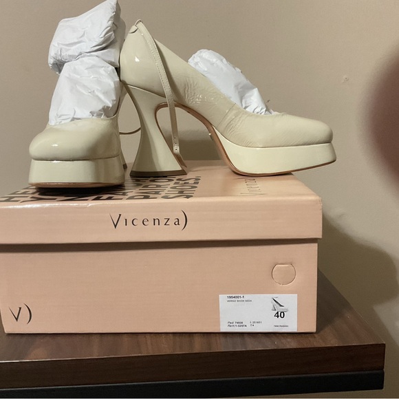 Vicenza fluted Mary Jane heels - Picture 2 of 4